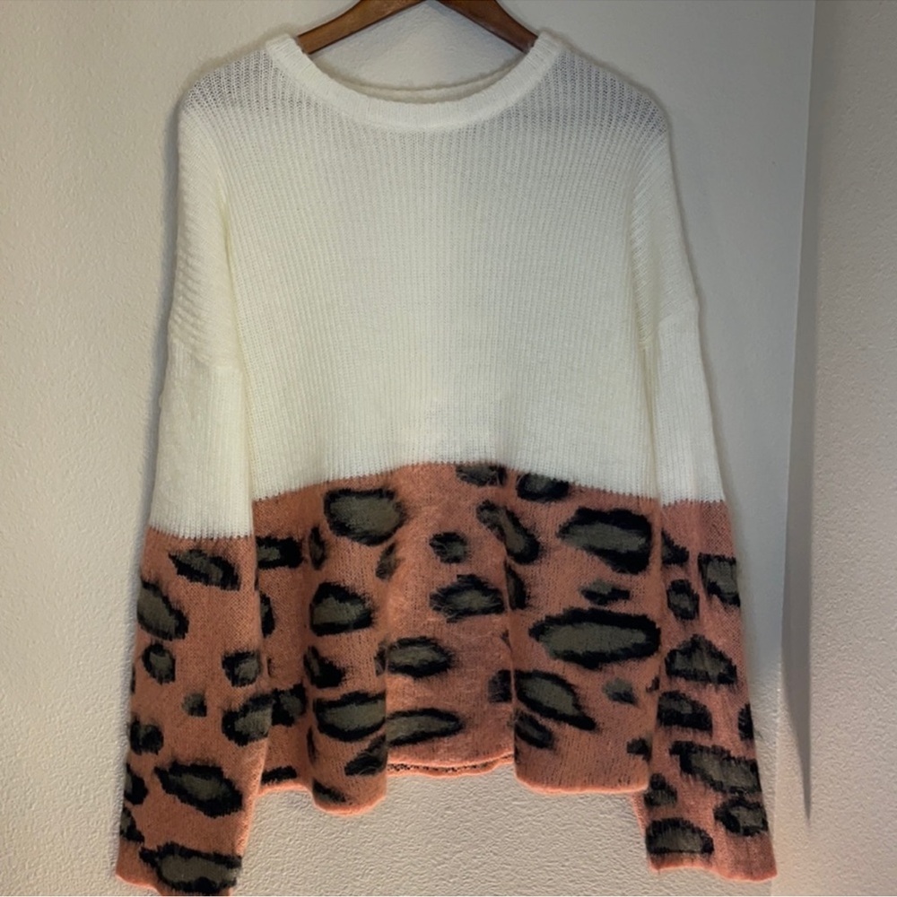e. Luna leopard print bottom sweater